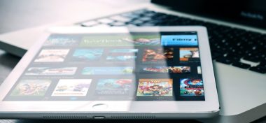 Gdzie najchętniej oglądamy filmy i seriale? Nie na Netfliksie