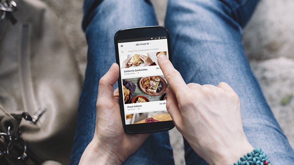 UberEats - zamawianie jedzenia przez aplikację już w Warszawie