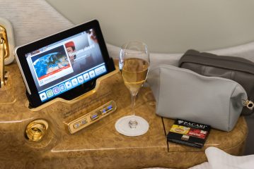 Airbus A380 linii Emirates na Lotnisku Chopina w Warszawie