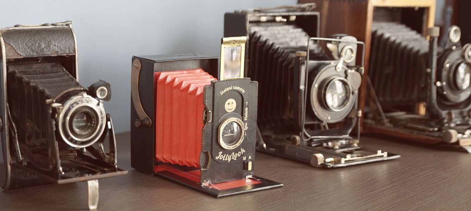 Jollylook - aparat Instax w stylu retro