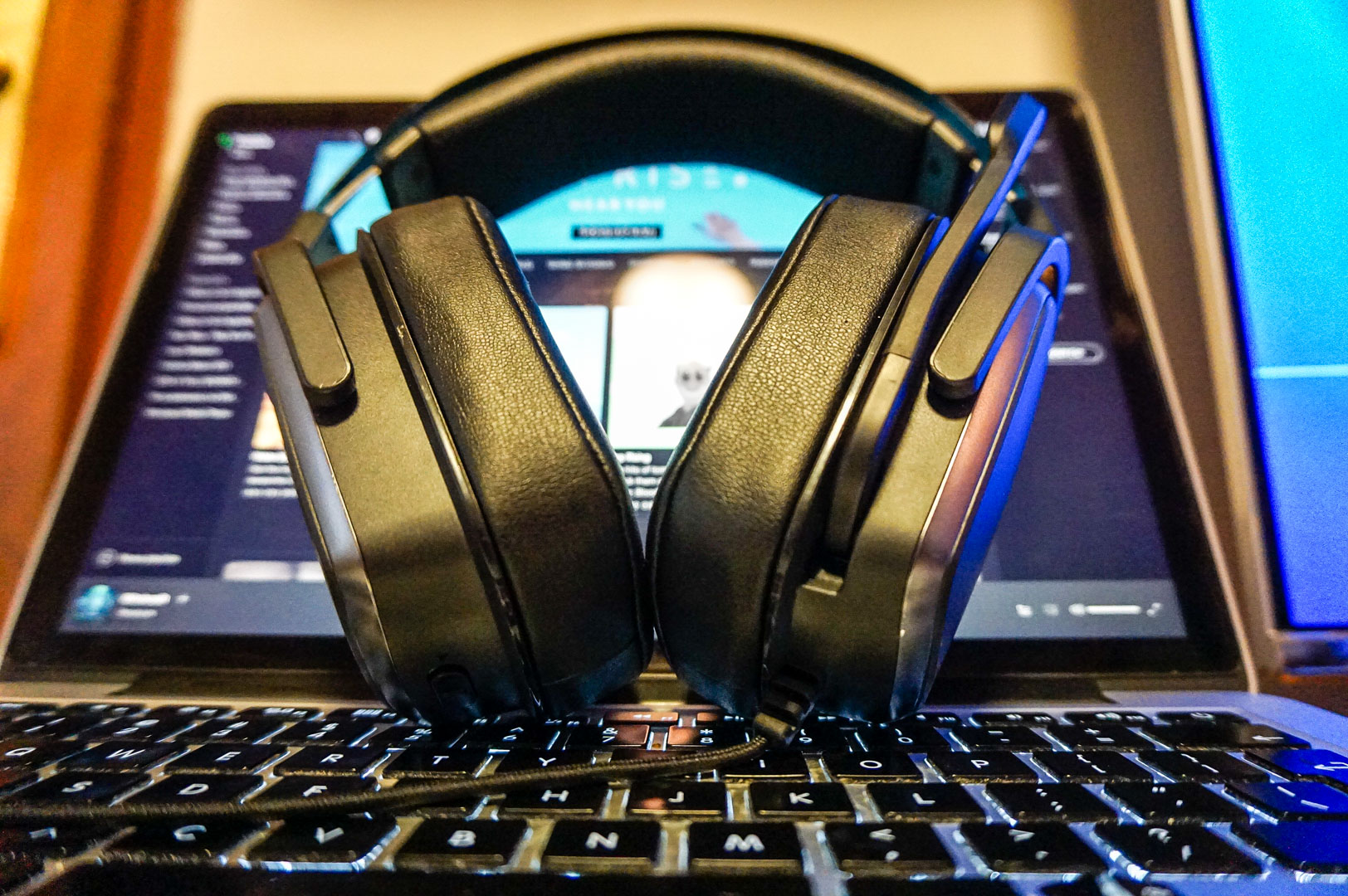 Recenzja Razer Tiamat 2.2 v2 - dziki bas, a do tego dobra jakość muzyki