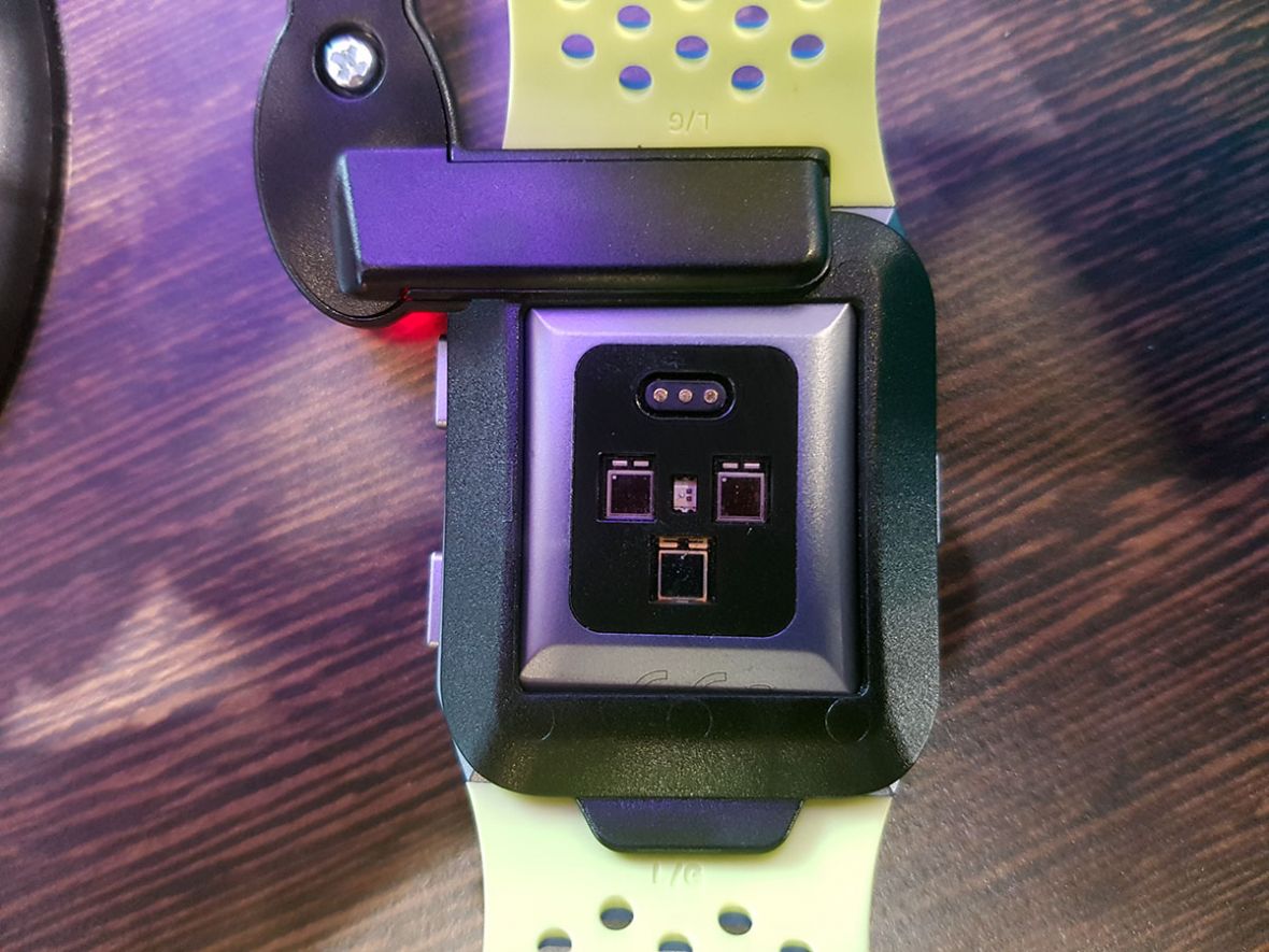 fitbit ionic kaina