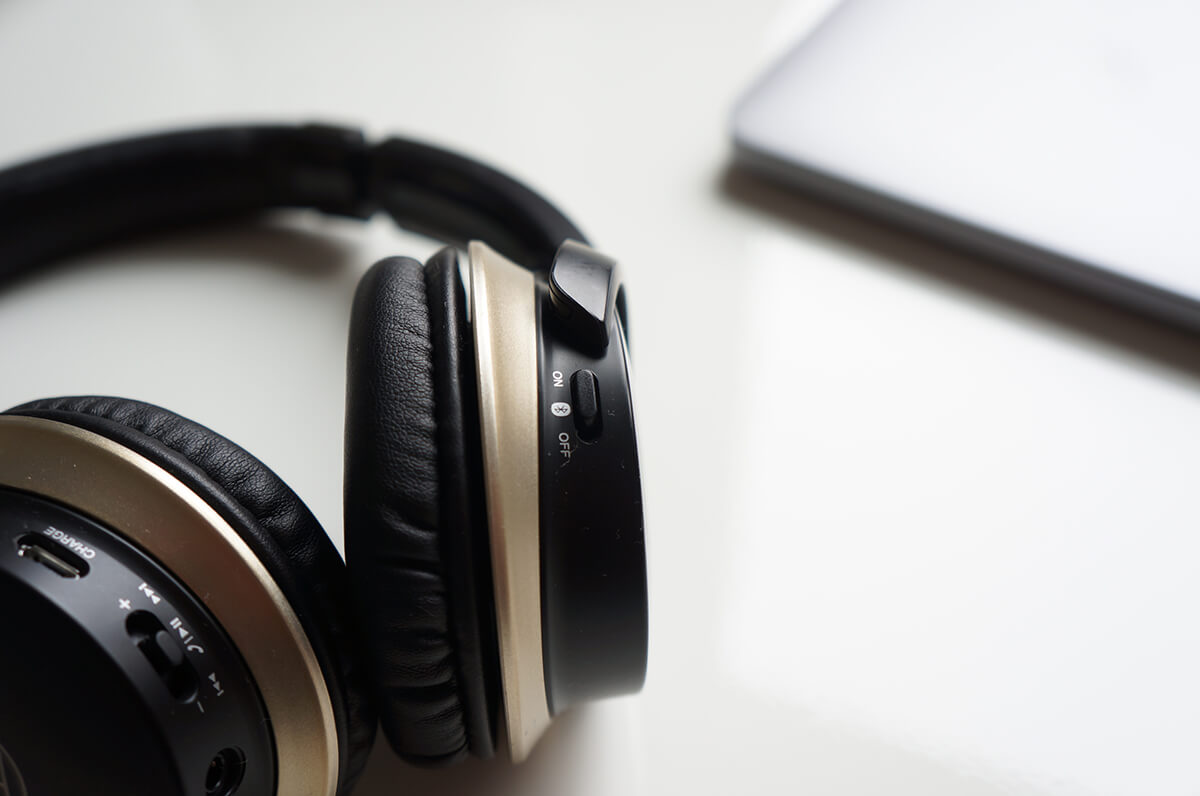 Słuchawki Audio-Technica ATH-AR3BT obsłużą 8 urządzeń. Sprawdziliśmy, jak grają