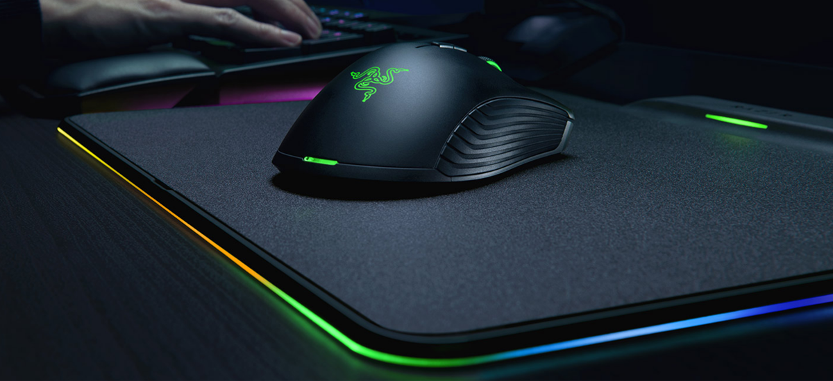 razer hyperflux vs logitech powerplay