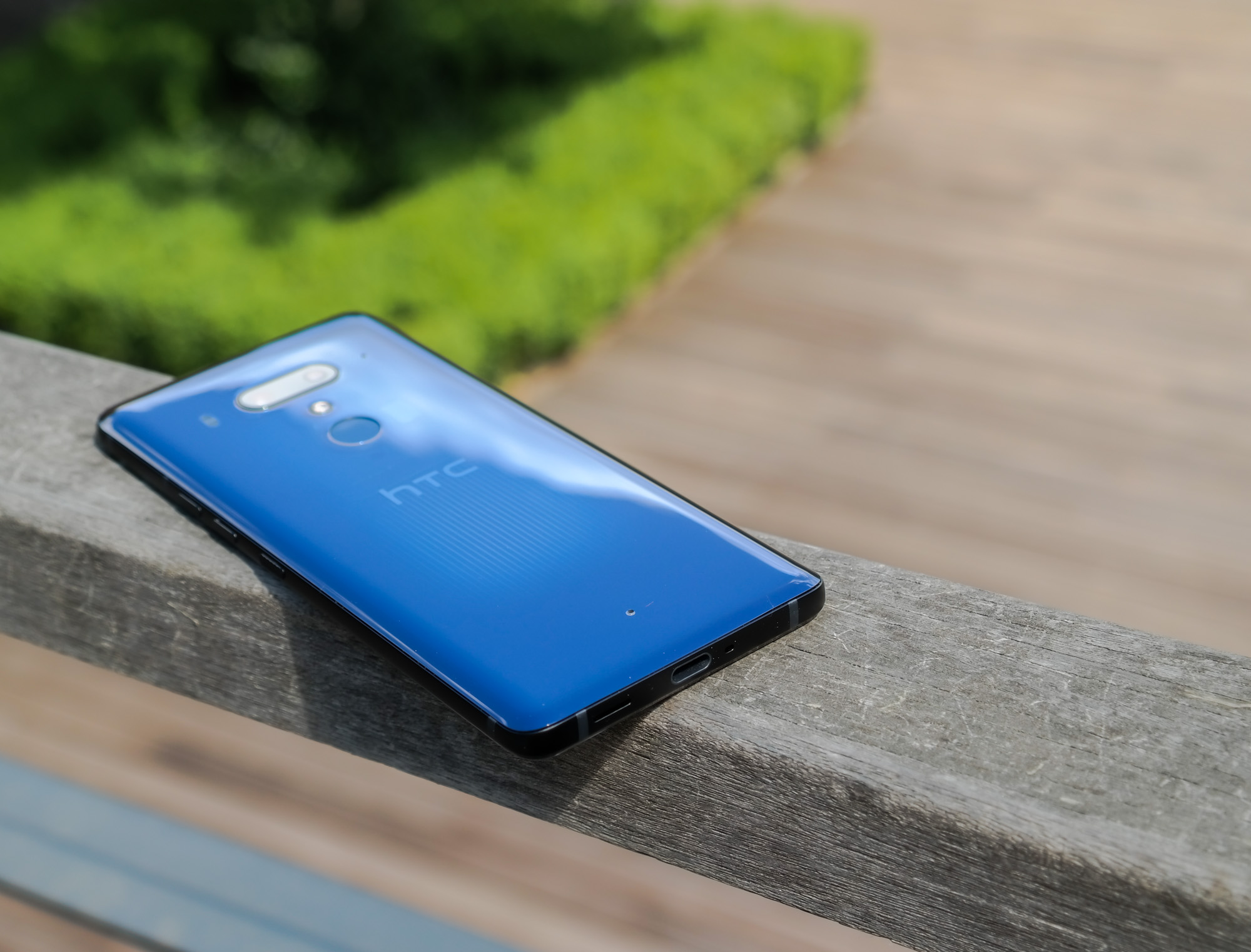 Nowe reklamy HTC U12+ to doskonała satyra środowiska coachingowego