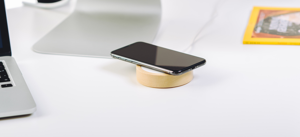 Nowy iPhone zaoferuje szybkie ładowanie bezprzewodowe.