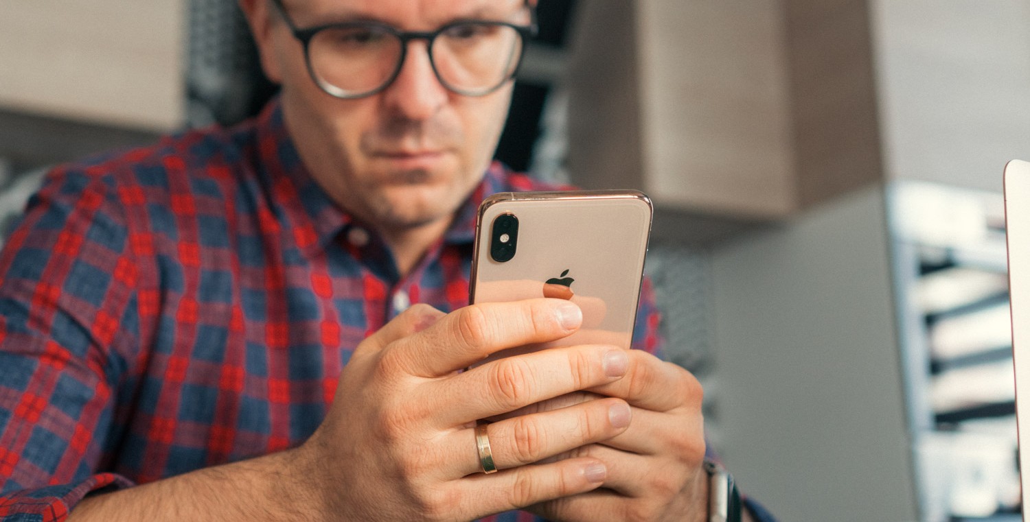 Jak długo gapimy się w smartfon? Rekordzista w redakcji nabija 6h dziennie