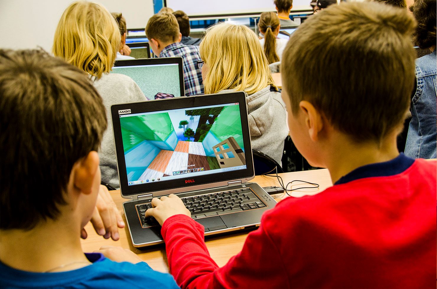 Programowanie to pisanie długich zaklęć, czyli jak uczyć kodowania w Minecrafcie