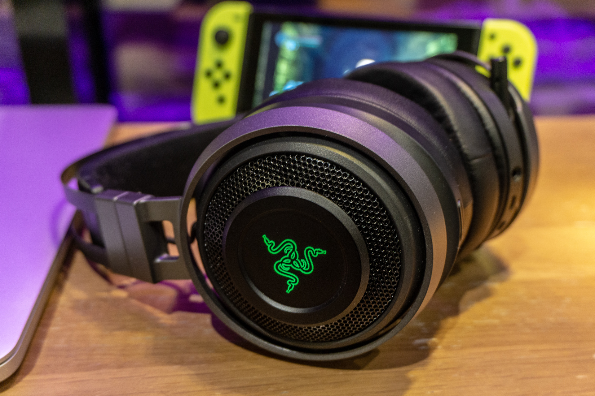 Headphones That Vibrate Better Than Dualshock Razer Nari Ultimate Is The Best Razer Headset Review