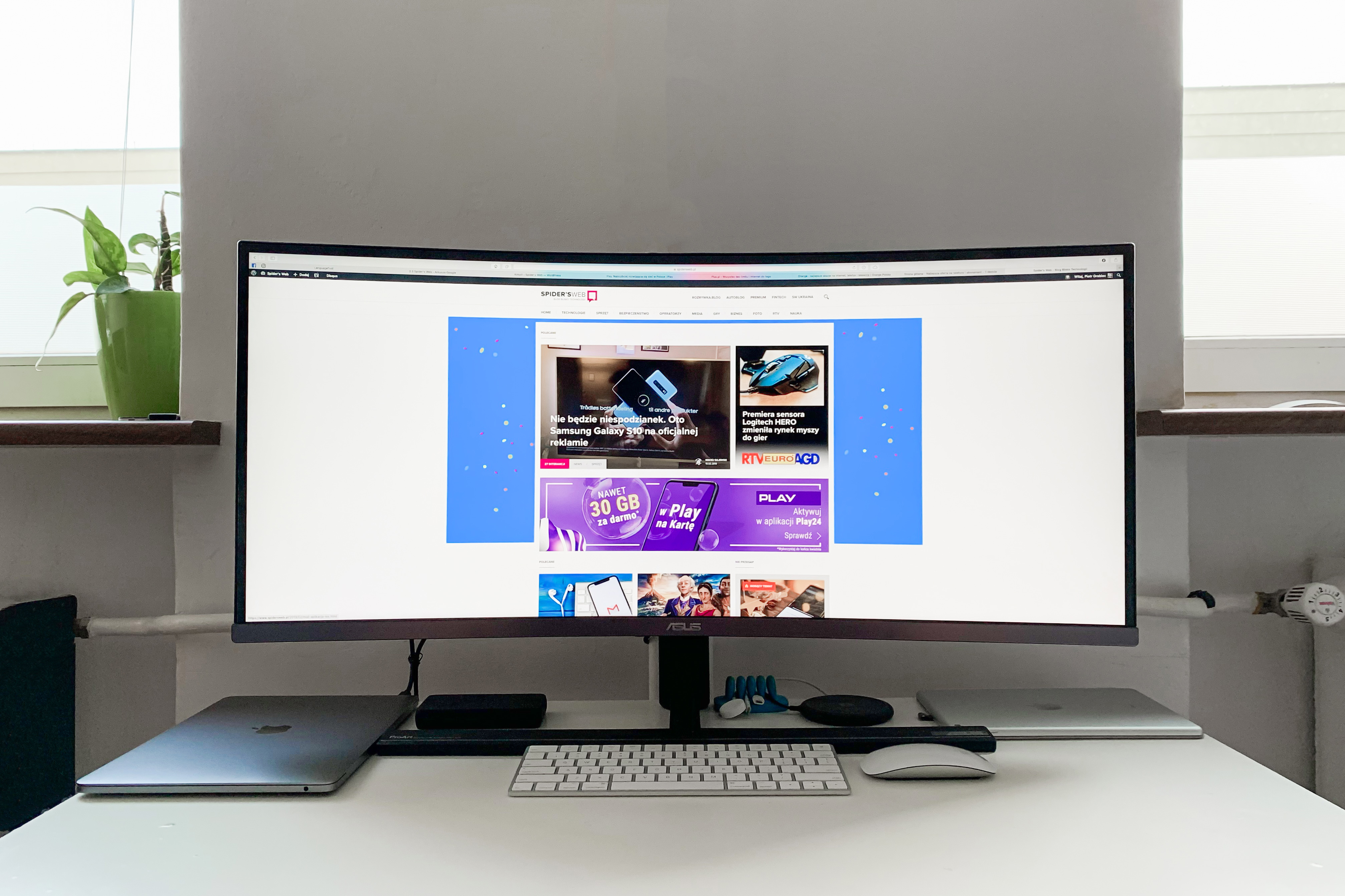 Asus ProArt PA34V is one of the few monitors for the MacBook that was