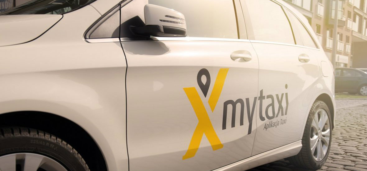 mytaxi chciało być tańsze od Ubera. Wściekli kierowcy zjechali się pod siedzibę firmy