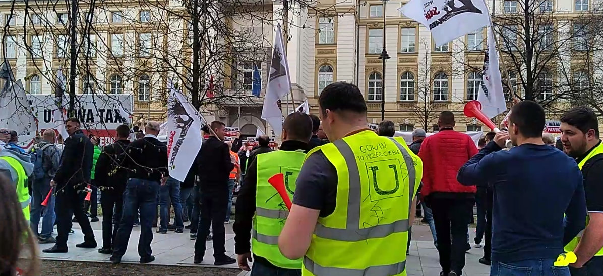 Ważą się losy Ubera w Polsce. Taksówkarze rozmawiają z rządem o blokadzie