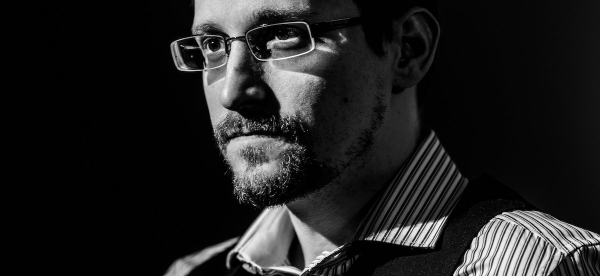 Recenzja autobiografii Pamięć nieulotna - Snowden bał się Polski