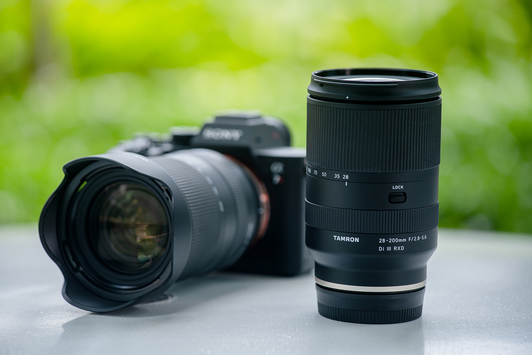 Here is the Tamron 28-200 mm f / 2.8-5.6 Di III RXD - the first such a  universal zoom, perfect for holidays