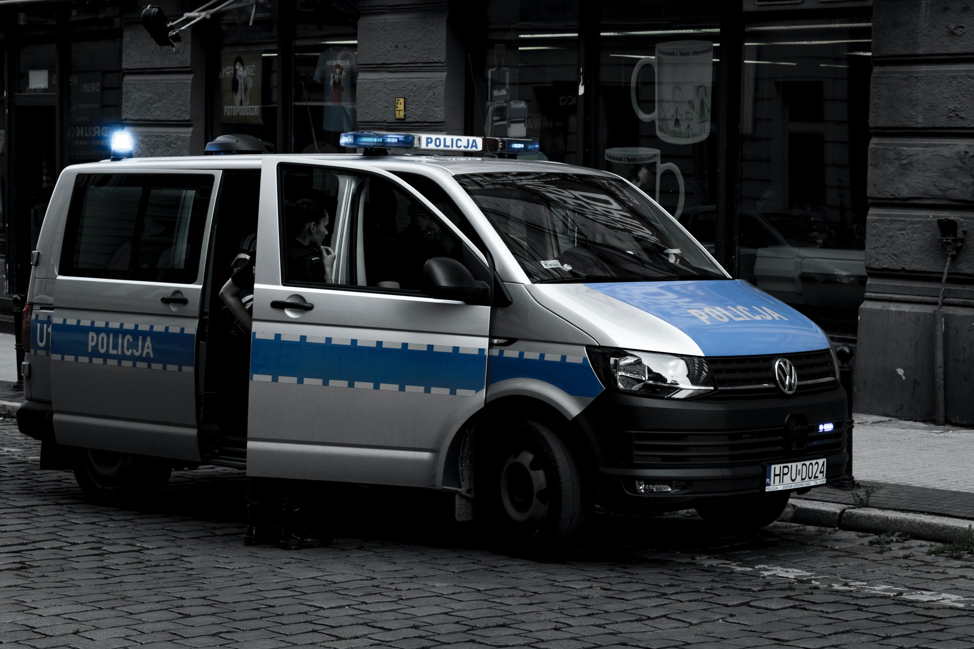 Oszustwo na Blika. Policja szukała mężczyzny z tatuażami. Okazało się, że już był zatrzymany