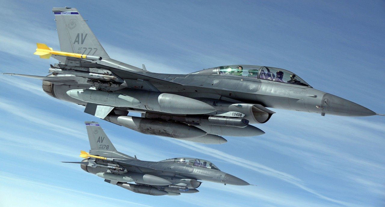 Za kilka dni poznamy algorytm sztucznej inteligencji, który zmierzy się z ludzkim pilotem F-16