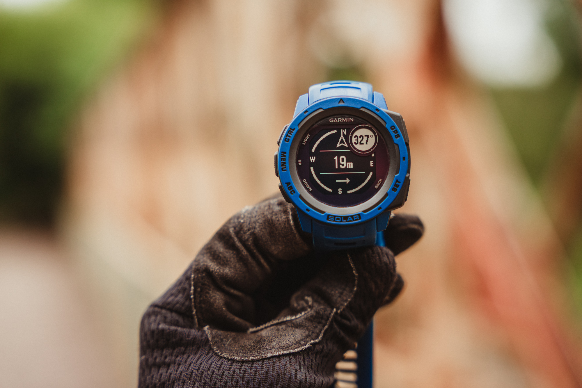garmin instinct solar vs 945