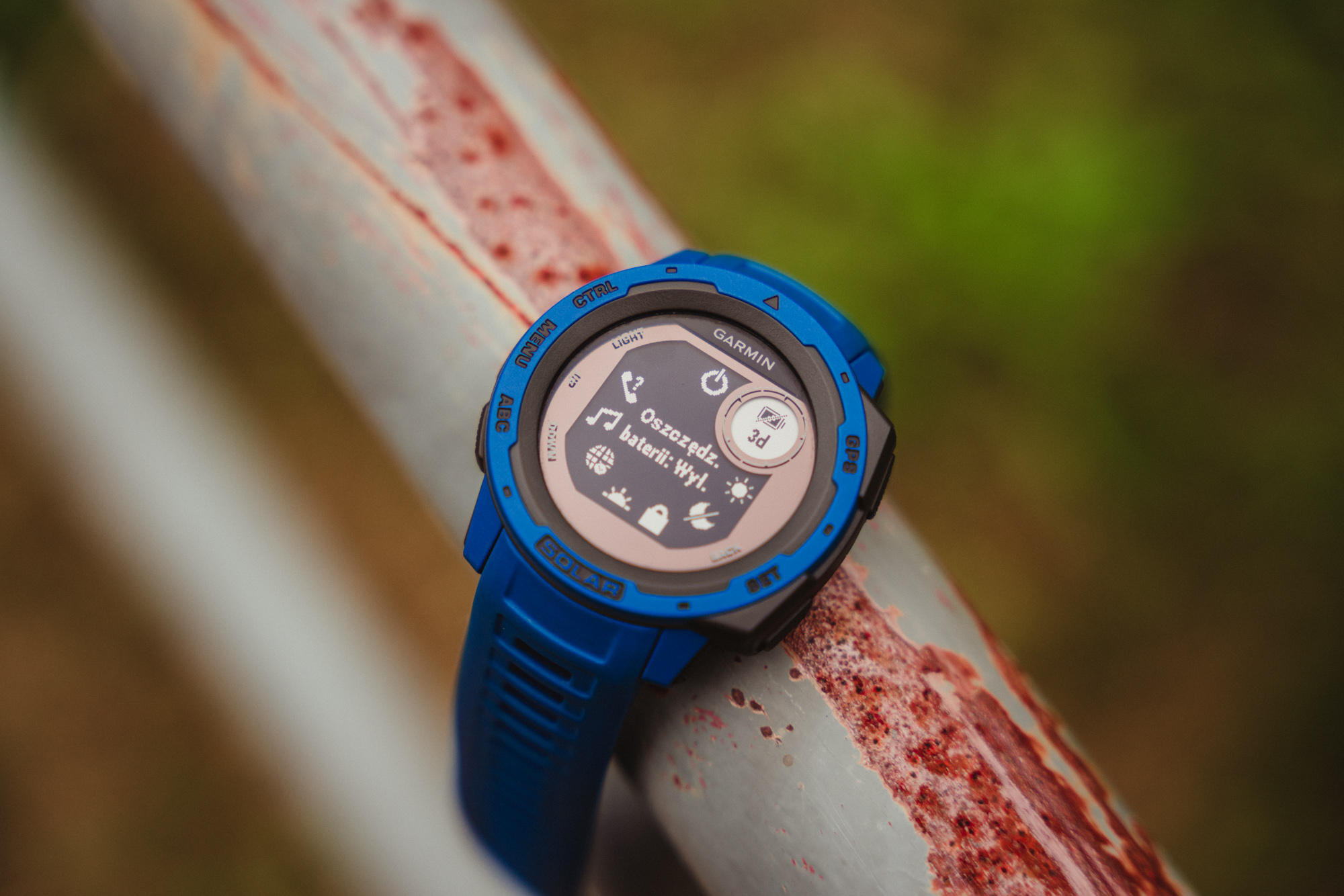 garmin instinct solar vs 945