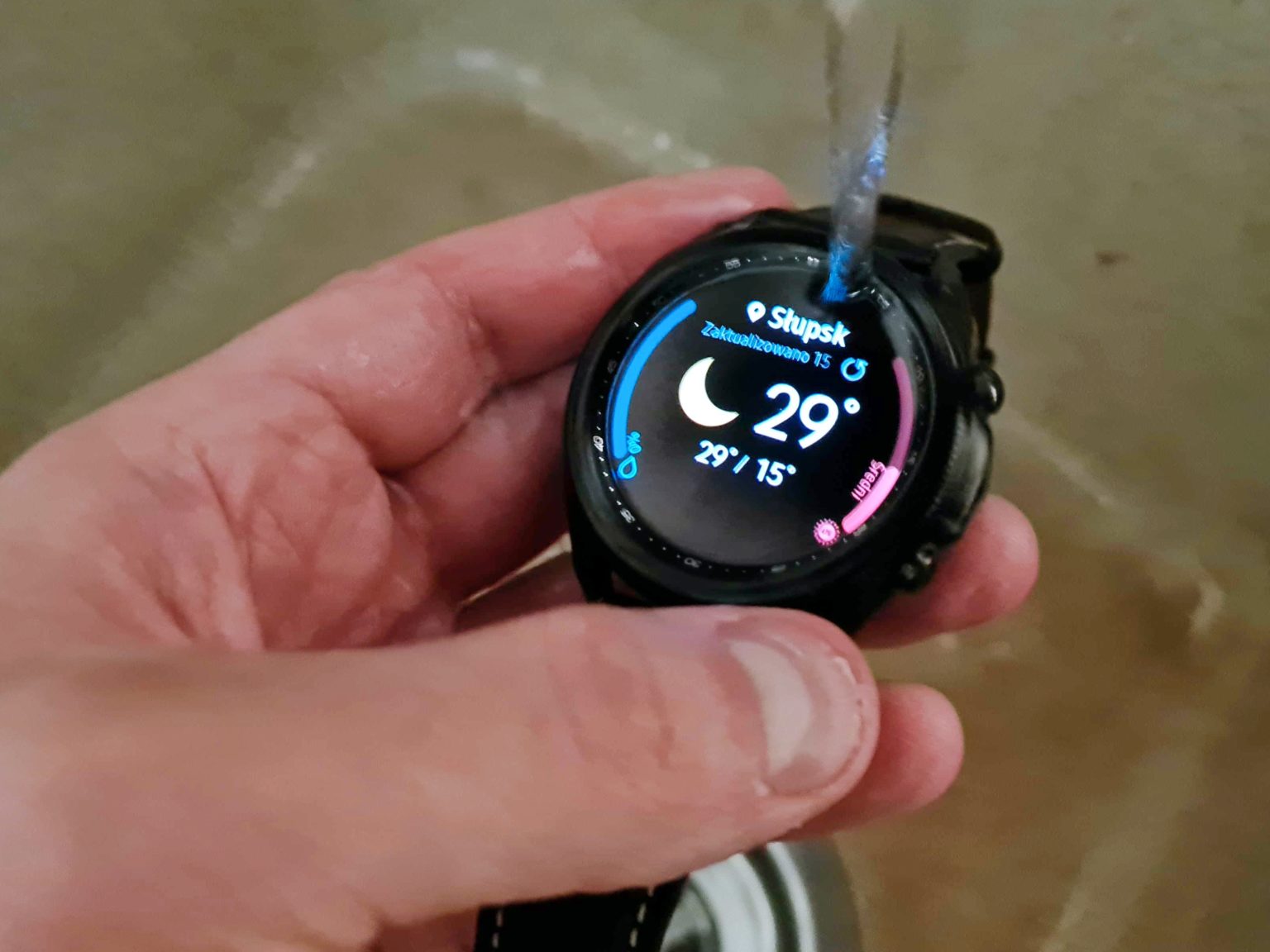 can you shower with the galaxy watch