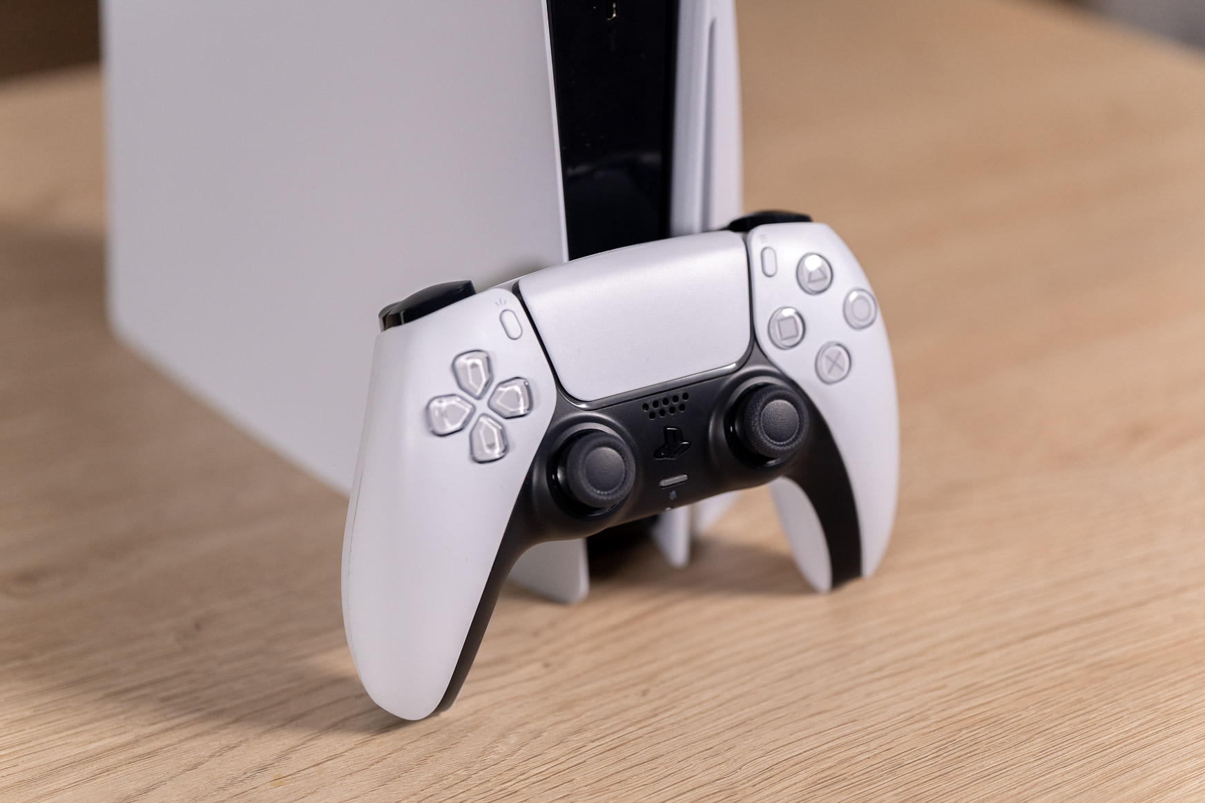 Empik obiecał PlayStation 5 na premierę, klienci do dziś nie dostali konsol
