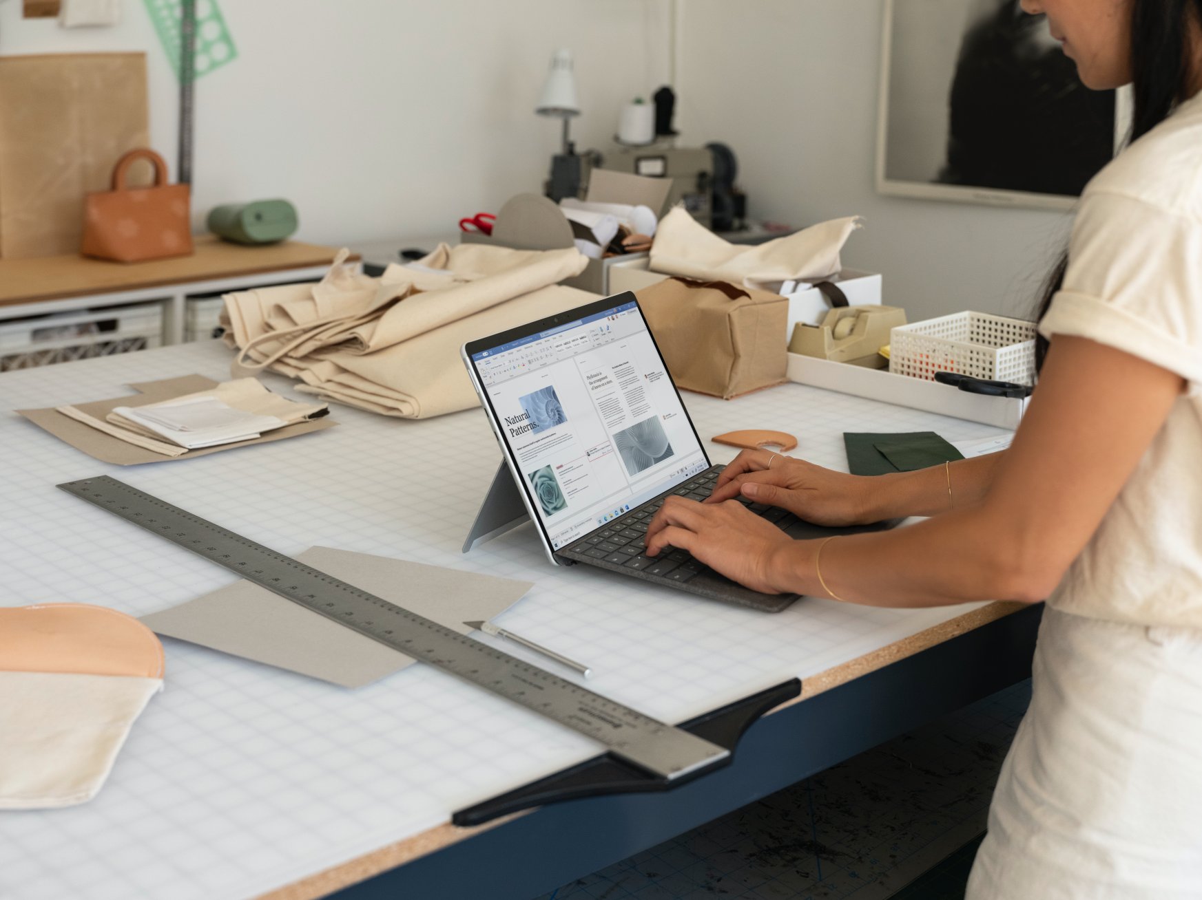 Windows 10 na ARM zgodny już z 64-bitowymi aplikacjami. Testowo