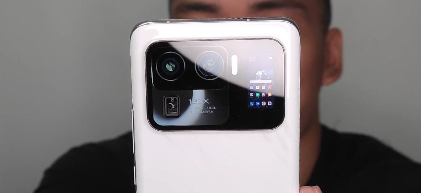 Xiaomi Mi 11 Ultra na potężnym przecieku. Wyspa aparatów jest tak duża, że mieści dodatkowy ekran