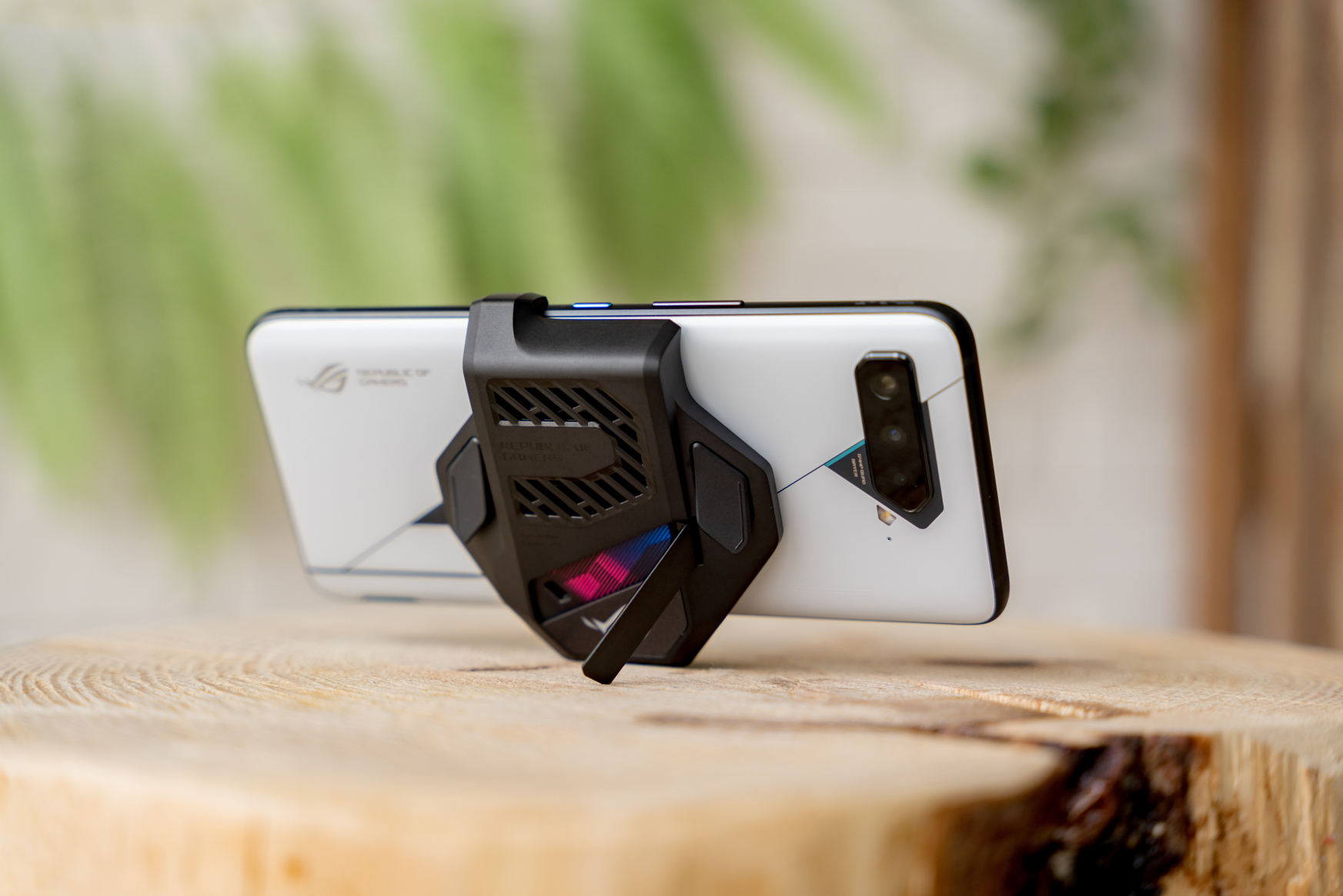 Z każdym dniem zachwyca coraz bardziej. Asus ROG Phone 5 - recenzja