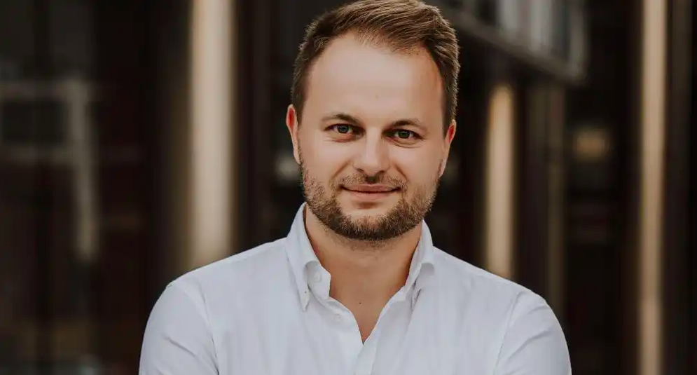 Karol Sadaj, Aion Bank