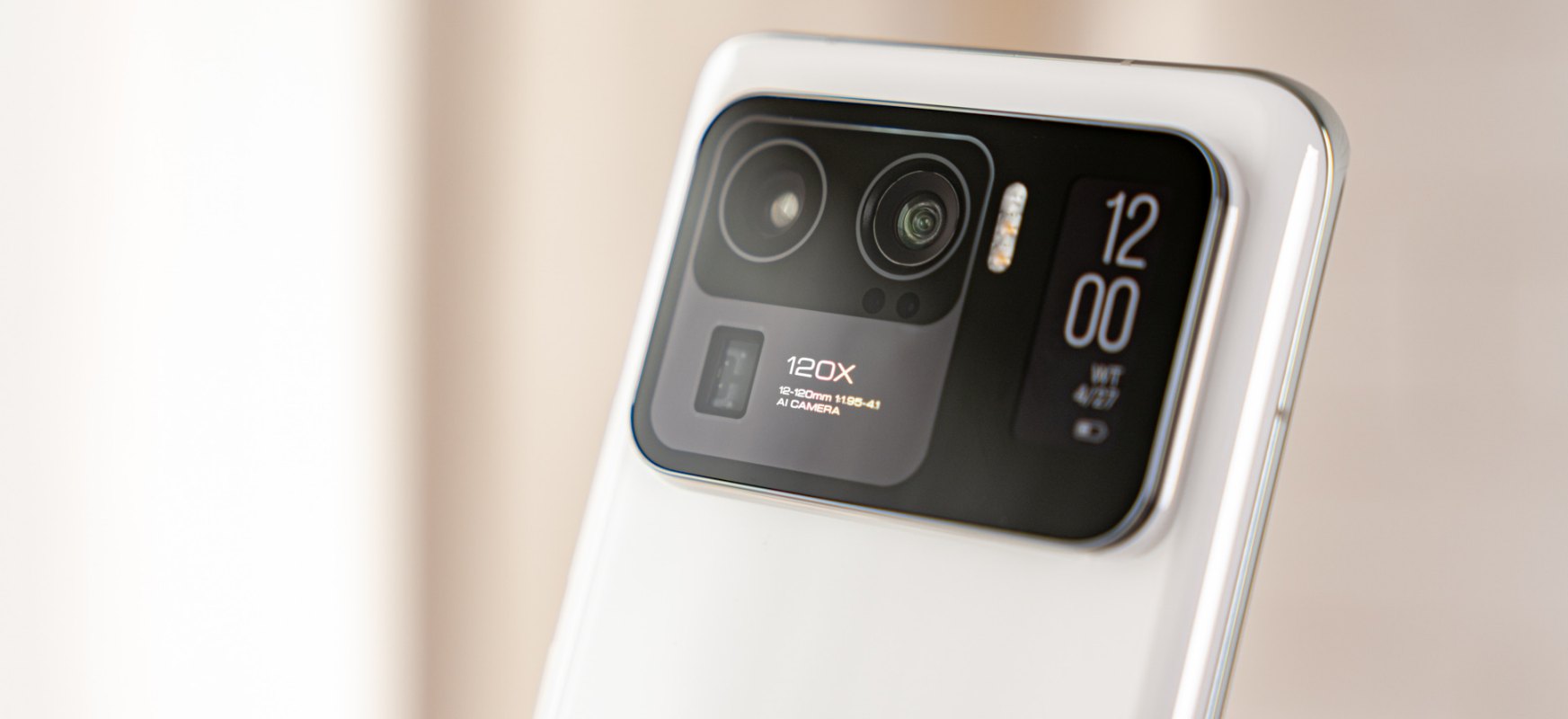 Wysuwany obiektyw w smartfonie Oppo. To koniec wysepek?