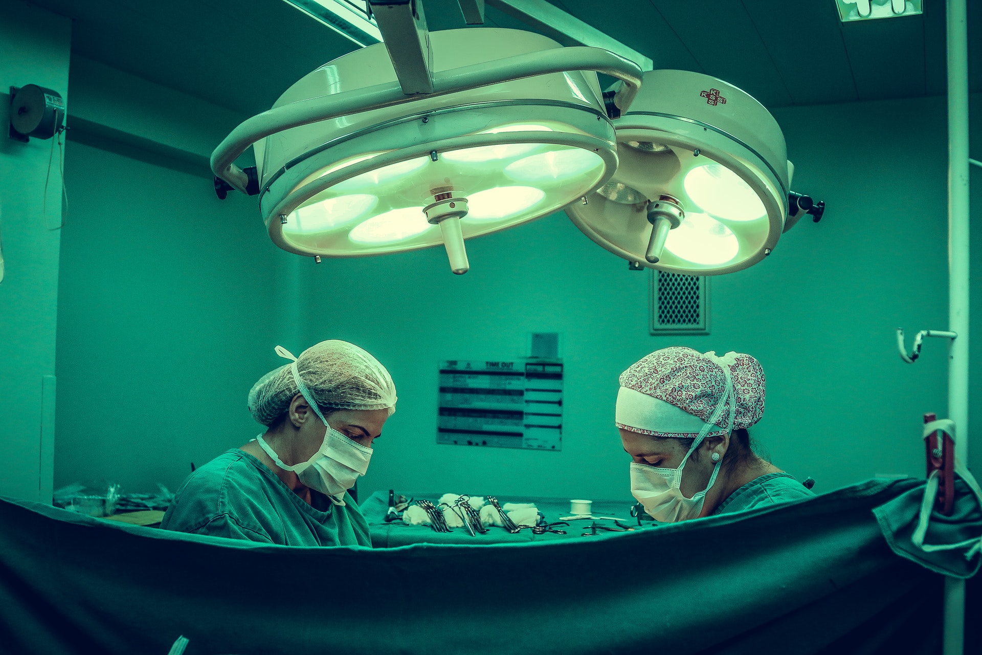 Pierwsza operacja kręgosłupa z użyciem rzeczywistości rozszerzonej zakończyła się sukcesem