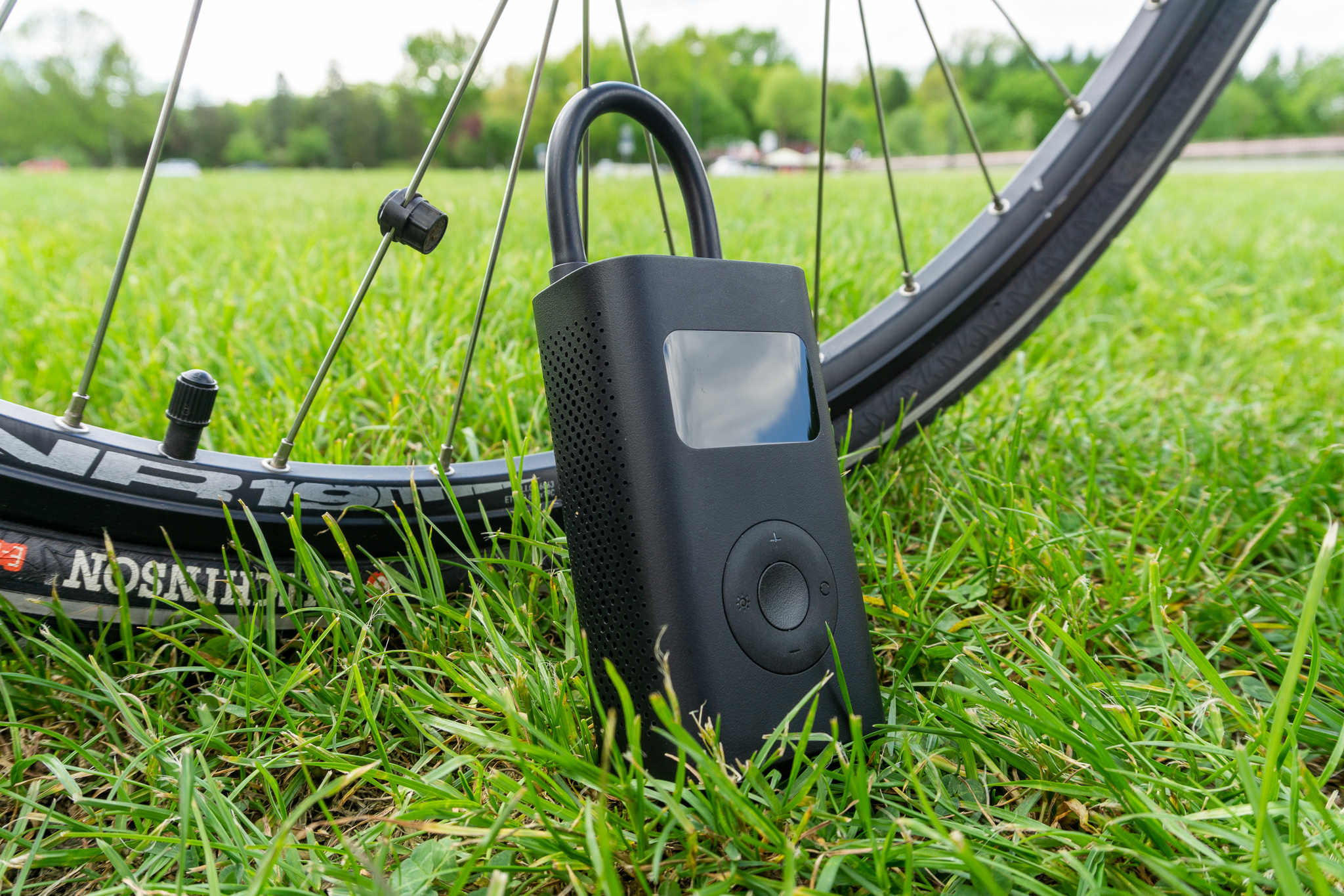 Recenzja Xiaomi Air Pump - ta pompka jest świetna!