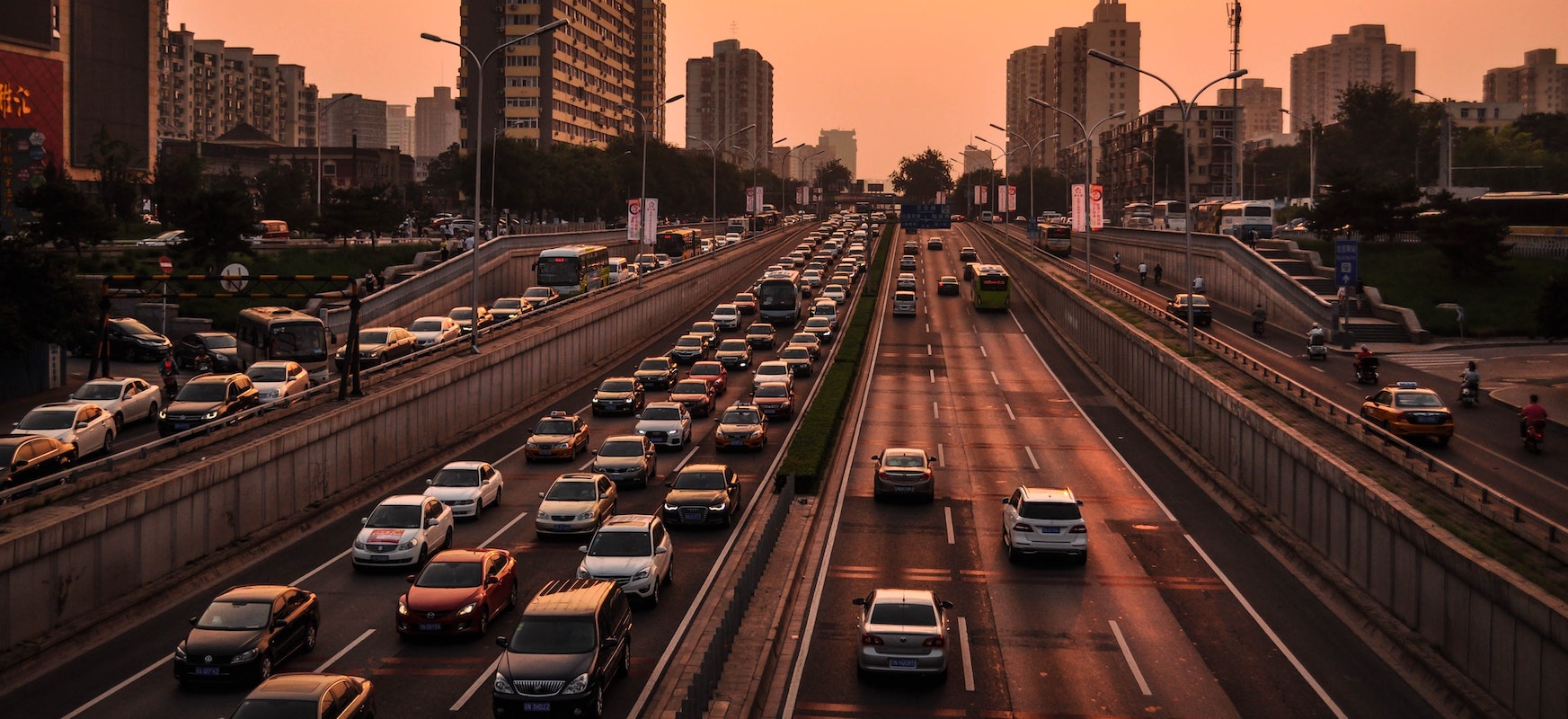 Naukowcy pracują nad mieszanką betonową, która naładuje auta elektryczne