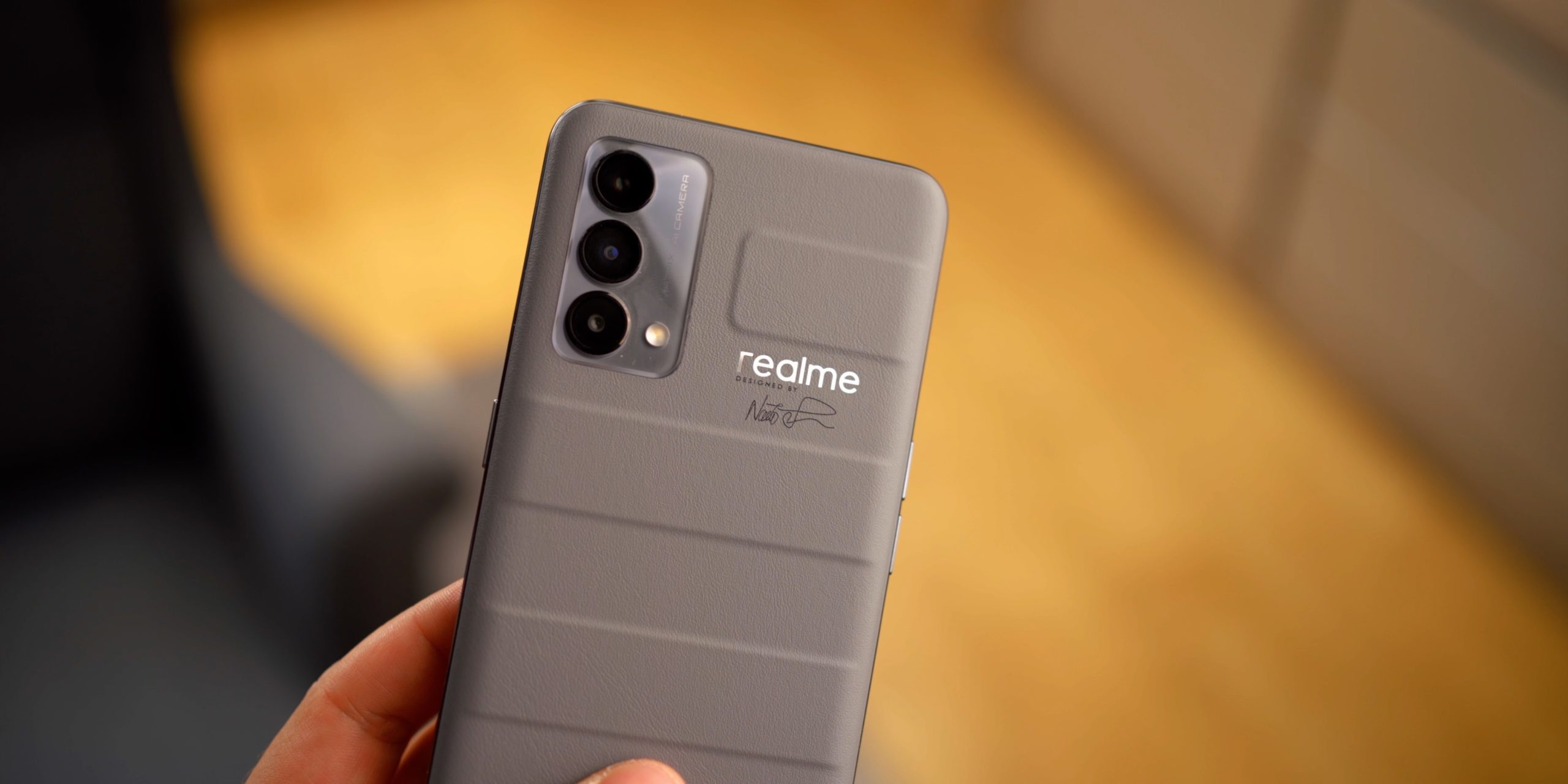 Na rynek trafił realme GT Master Edition. Czym różni się od realme GT?