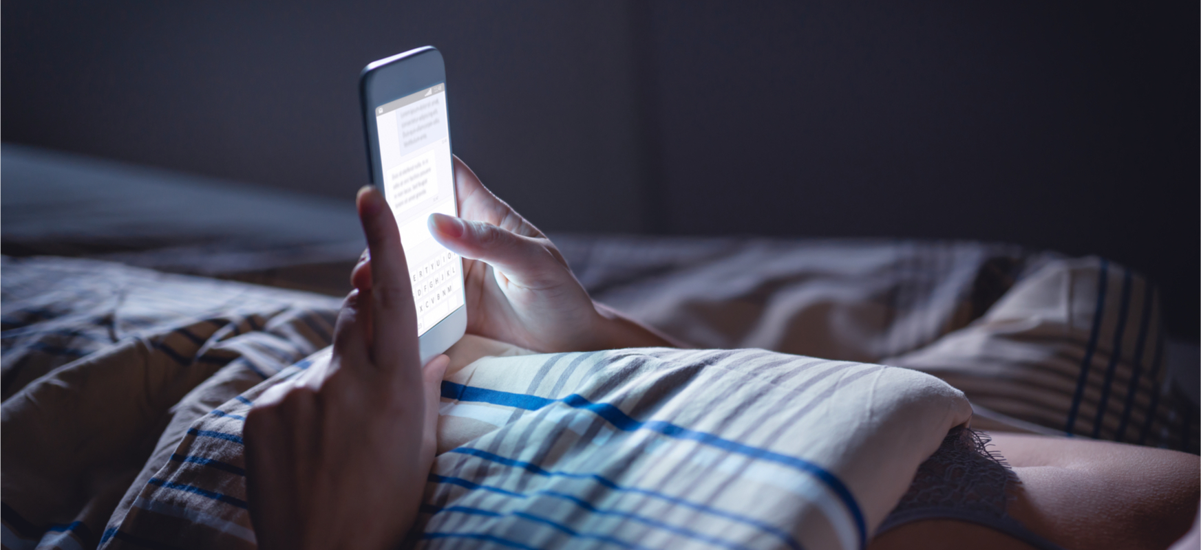 Nie ufaj swojemu smartfonowi. Android i iOS właśnie cię teraz szpiegują