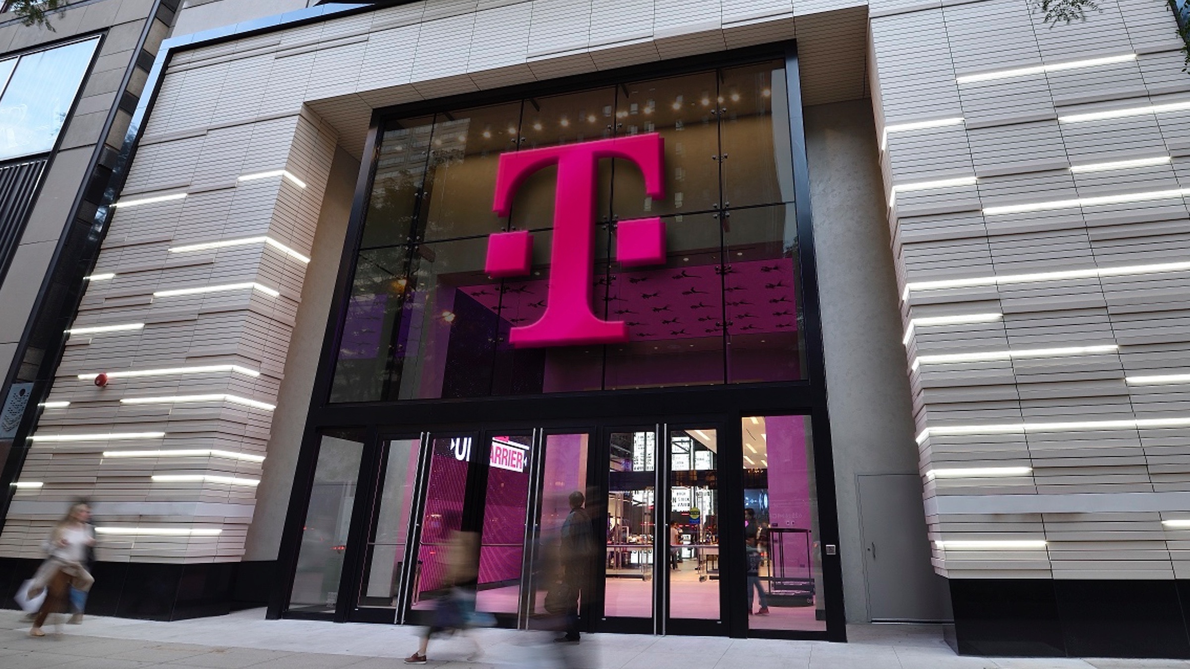 T-Mobile ma dobrą nową ofertę. Płacisz 50 zł na miesiąc i masz internet bez limitu