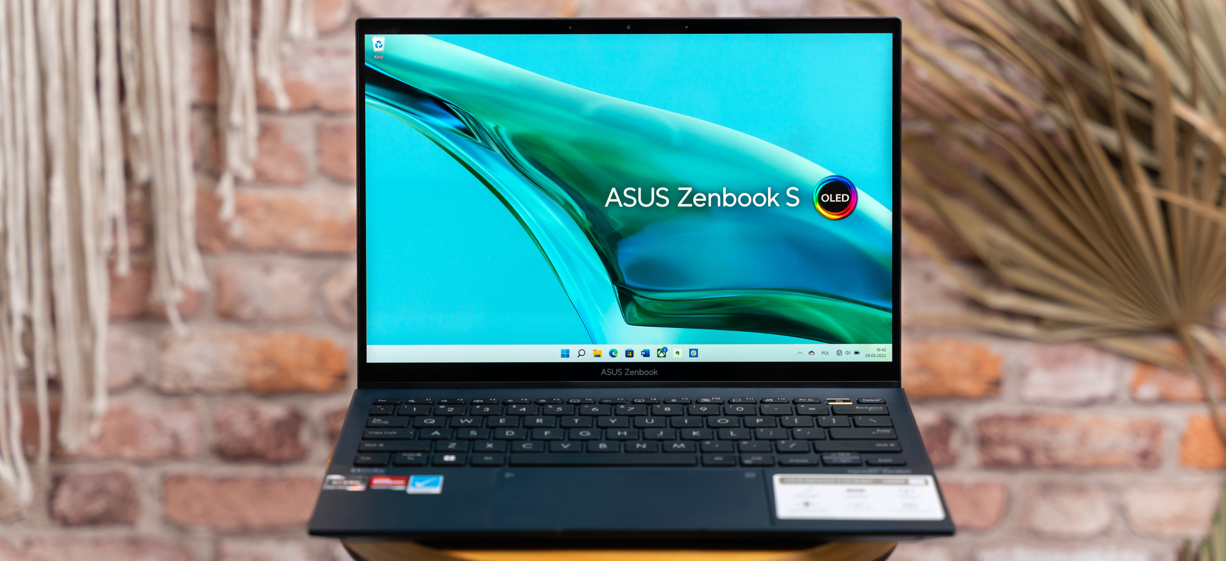 OLED lekki jak piórko. ZenBook S 13 OLED to nowy standard