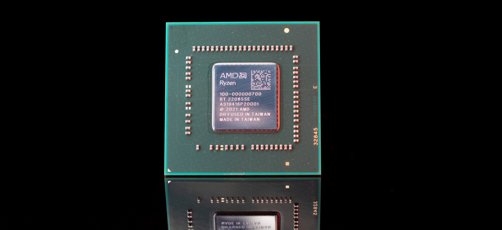 AMD Mendocino oficjalnie. Trzy nowe procesory zasilą najtańsze laptopy