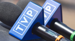 Według szacunków sam Polsat na zmianie standardu mógł stracić ok. 100 mln zł przychodów z reklam
