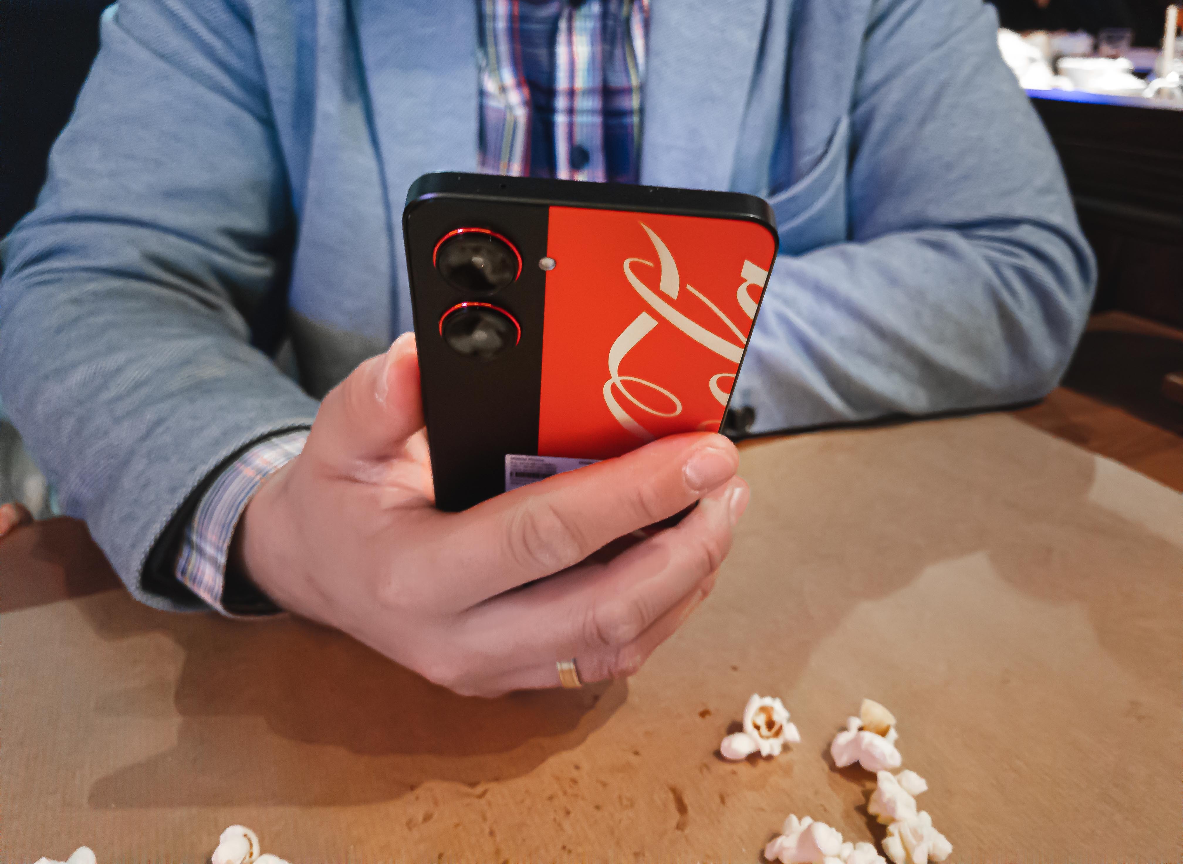 Zrobili gazowany telefon. telefon Coca-Cola – moje wrażenia po pierwszym łyku