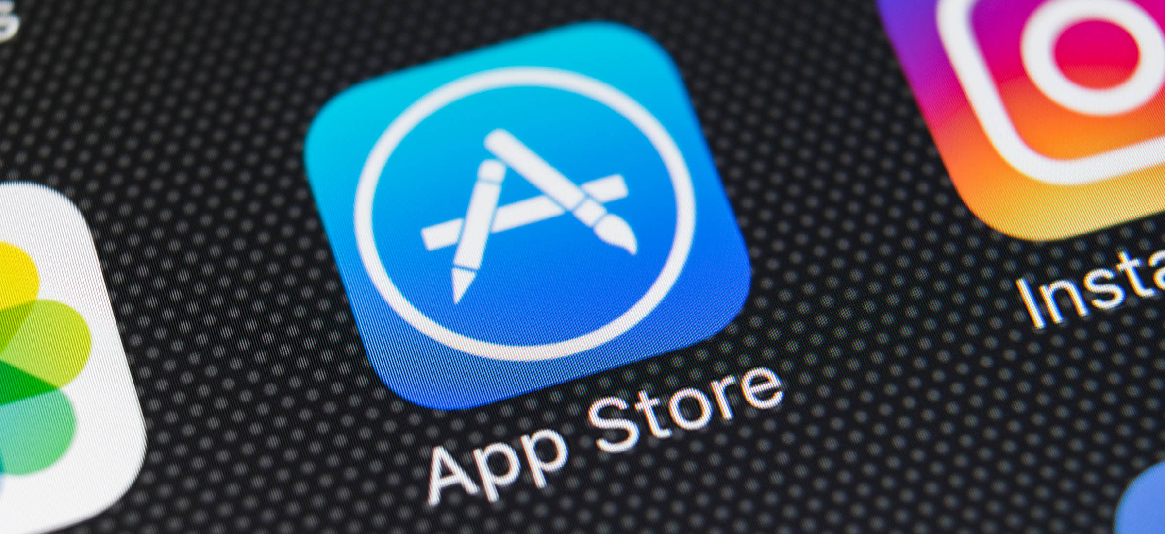 iOS 17 will allow you to bypass the App Store.  The European Commission puts Apple on its knees