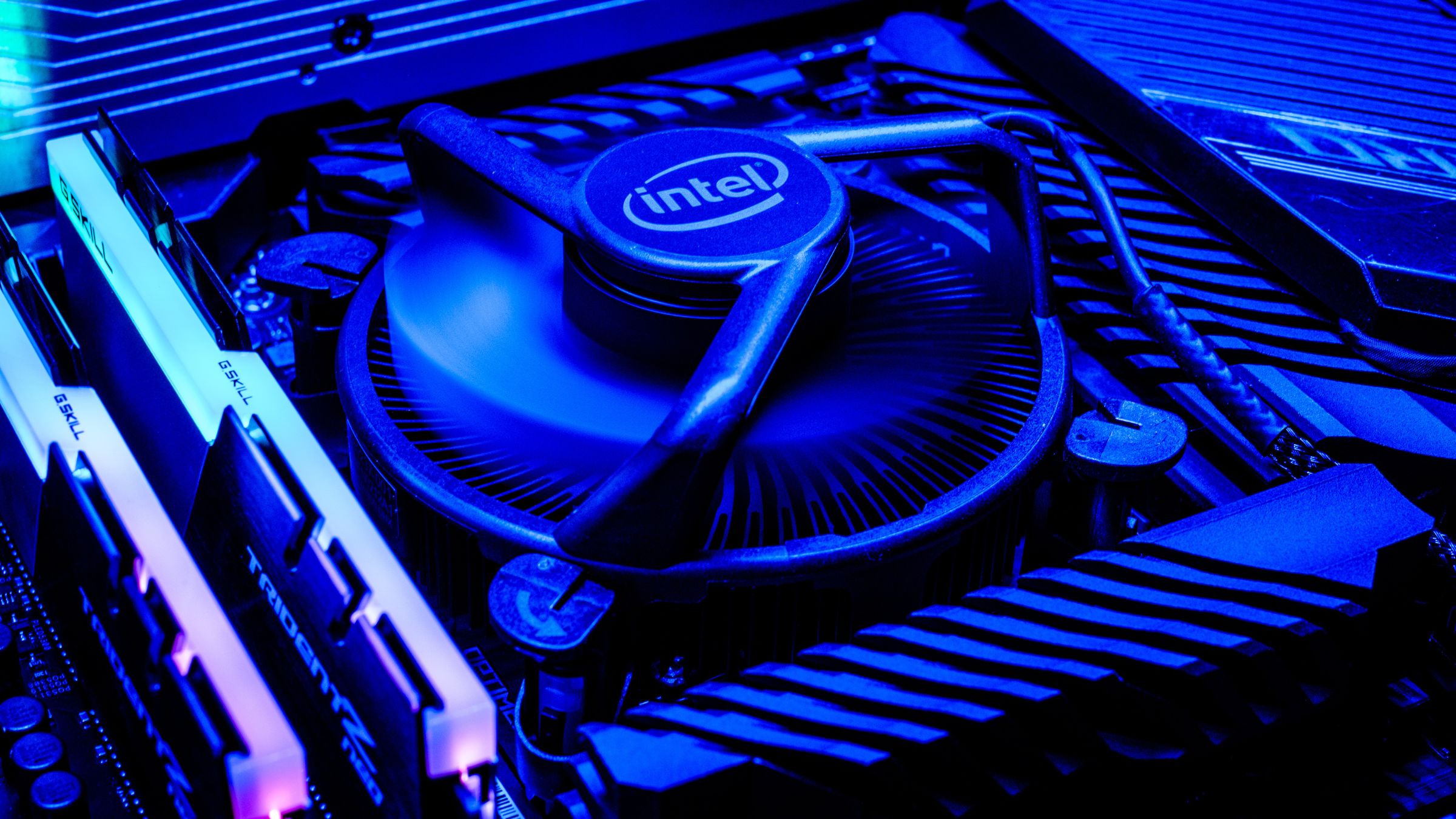 Intel wydał tajemniczą poprawkę dla niemal wszystkich procesorów