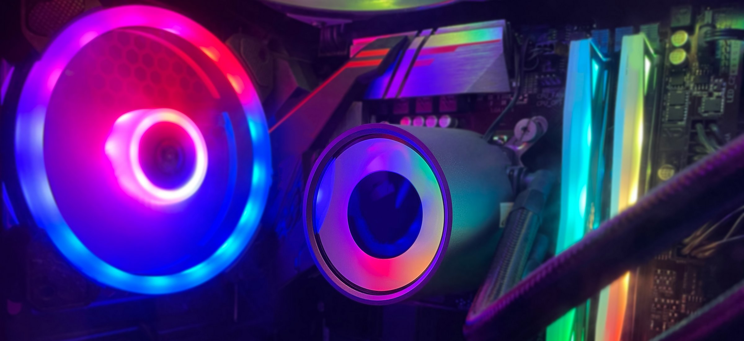 Podświetlenie RGB w komputerze – jak podłączyć i jak sterować?