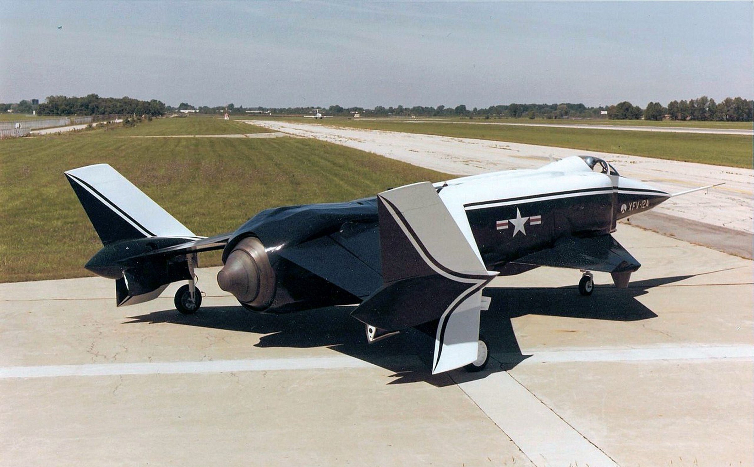 Ten myśliwiec wyglądał jak z Gwiezdnych Wojen. Rockwell XFV-12 był cudowny, ale miał pecha