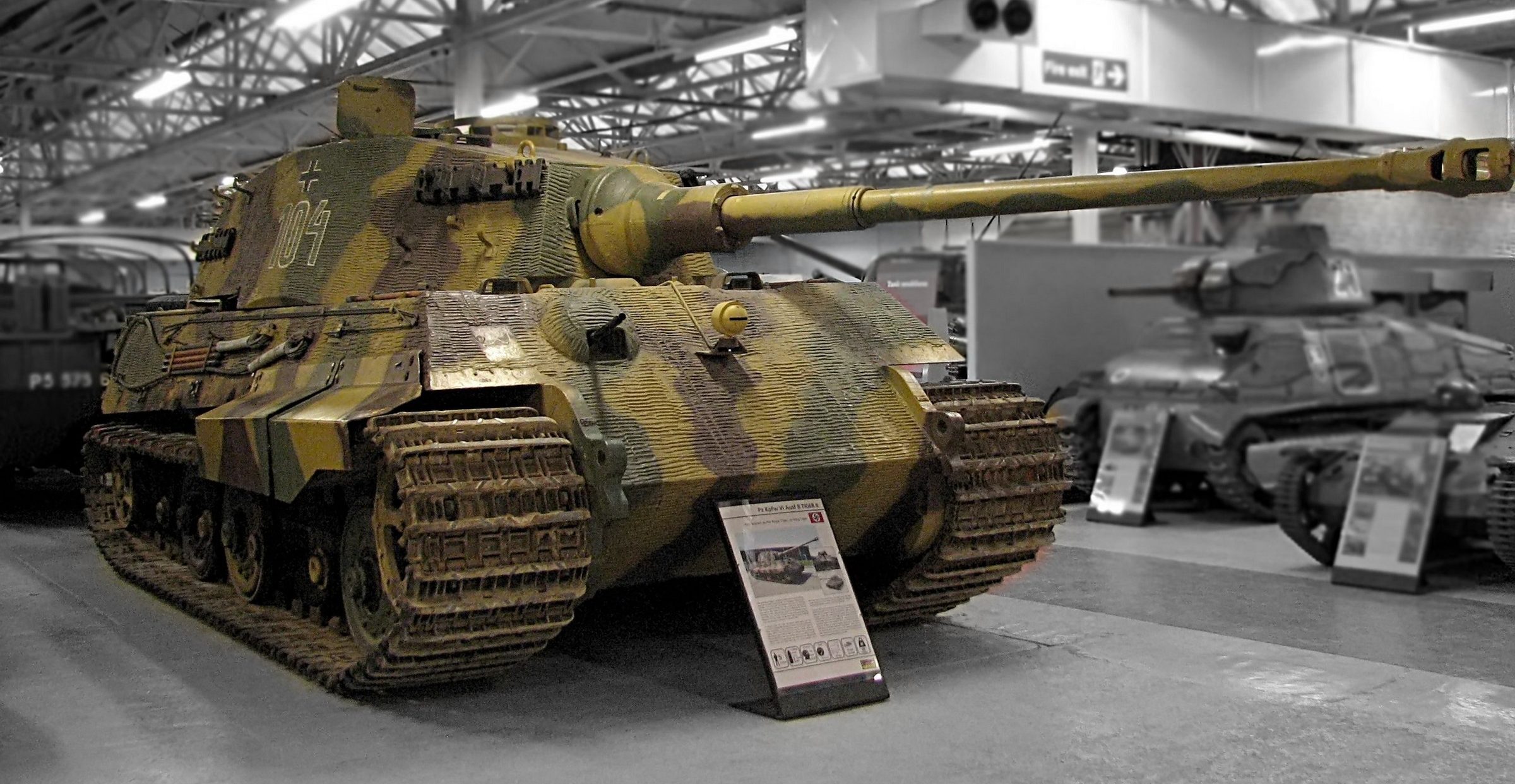 Новый немецкий танк тигр. Королевский тигр танк. Танк тигр 2. Тигр 2 Хеншель. Тигр II Королевский тигр.