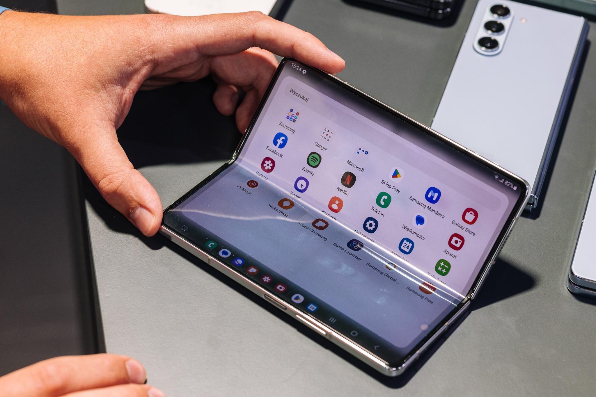 Połącz dwa iPhone'y w Samsunga Galaxy Fold. To się dzieje naprawdę