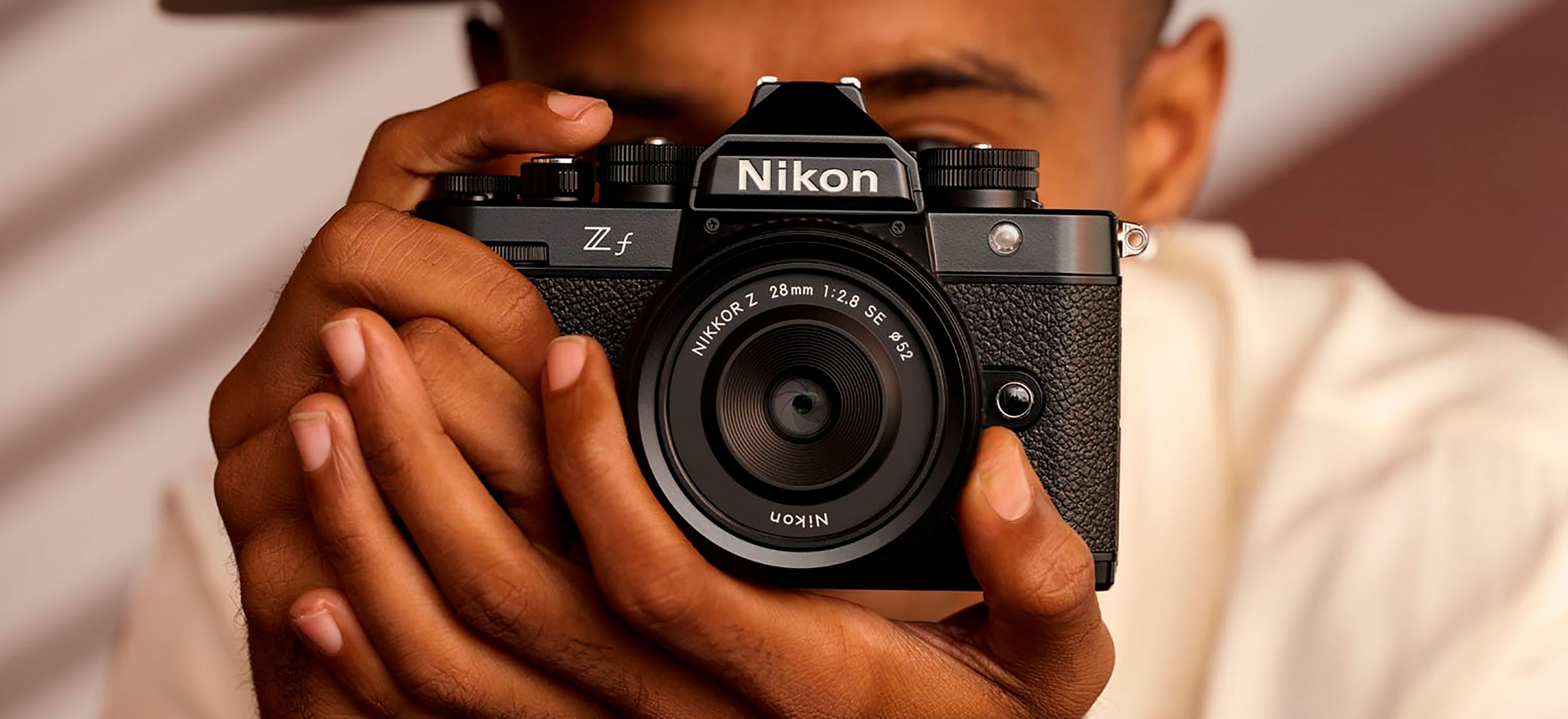 Nikon Zf to aparat z lat 80. z nowoczesnym wnętrzem. Strzał w dziesiątkę?