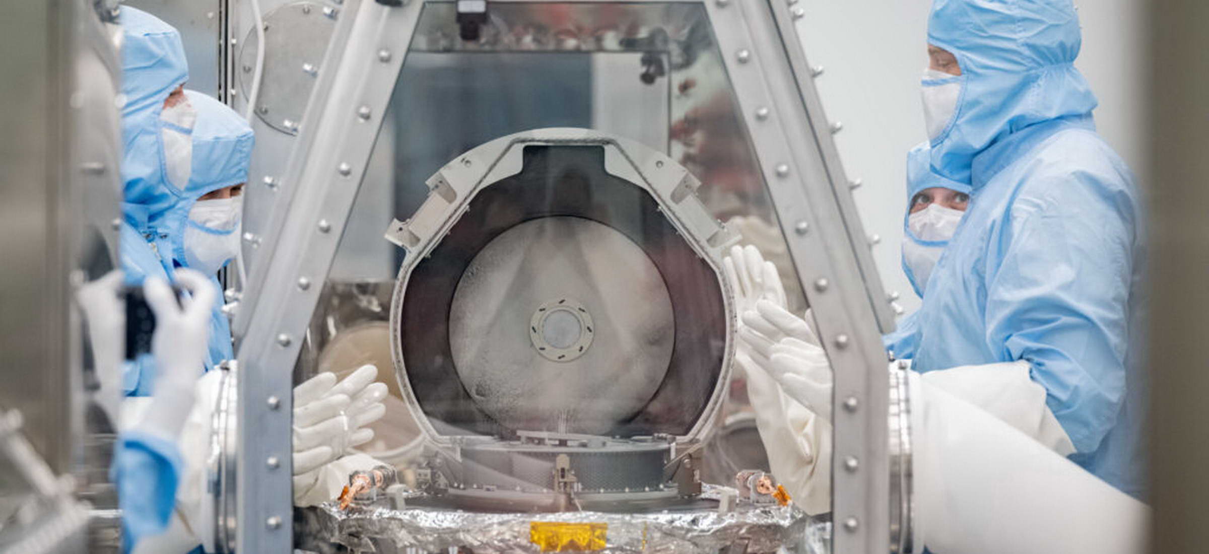 NASA otworzyła kapsułę z próbkami z asteroidy Bennu. To cząstka innego świata