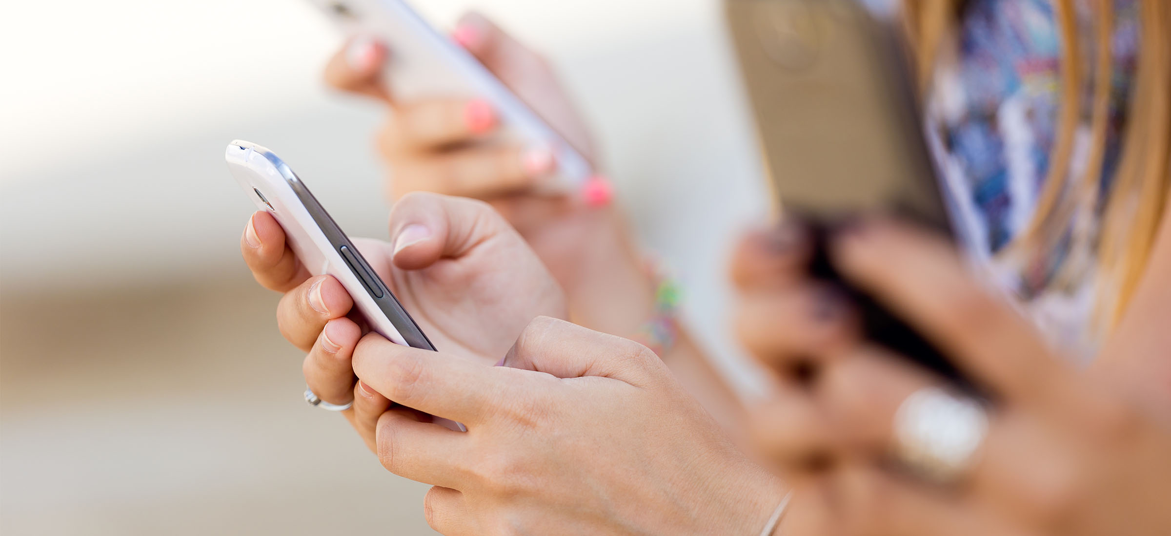 Tylko połowa ludzi na Ziemi posiada smartfona. Są arcyciekawe wyniki badania internetu na świecie