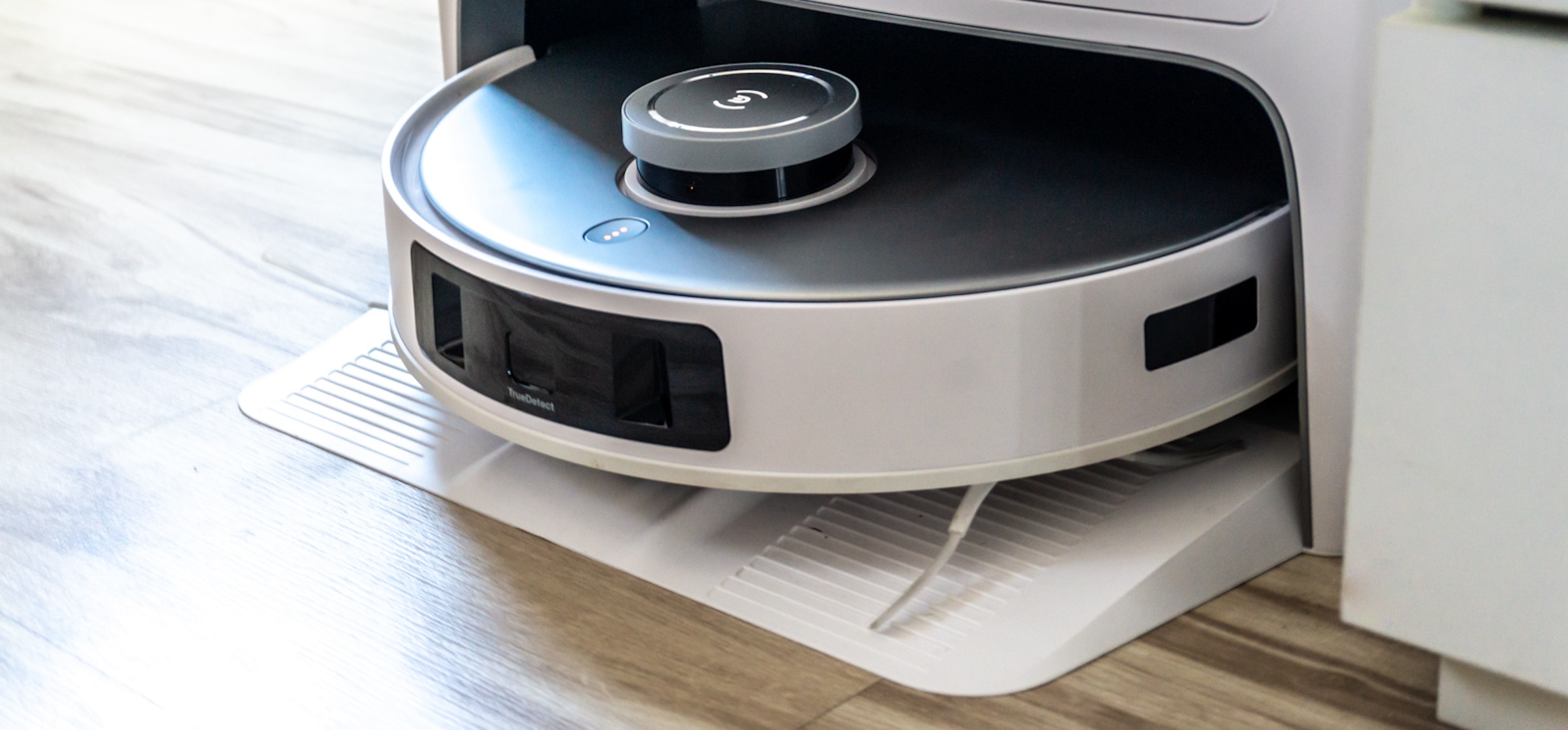 Mój ulubiony odkurzacz z mopem dostał ulepszenie. Recenzja Ecovacs Deebot T20 Omni