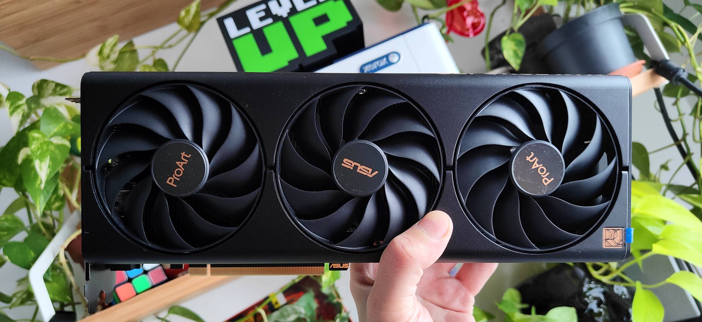 karta graficzna ASUS ProArt GeForce RTX 4060 Ti z 16 GB VRAM